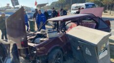 Aydın’da otomobil durağa daldı: 3 yaralı