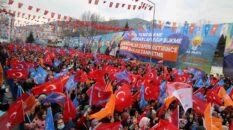 Cumhurbaşkanı Erdoğan: “Her konuda atıp tutan adayları kendi haline bırakın, varsın onlar kendi tiyatrolarını çeviredursunlar”