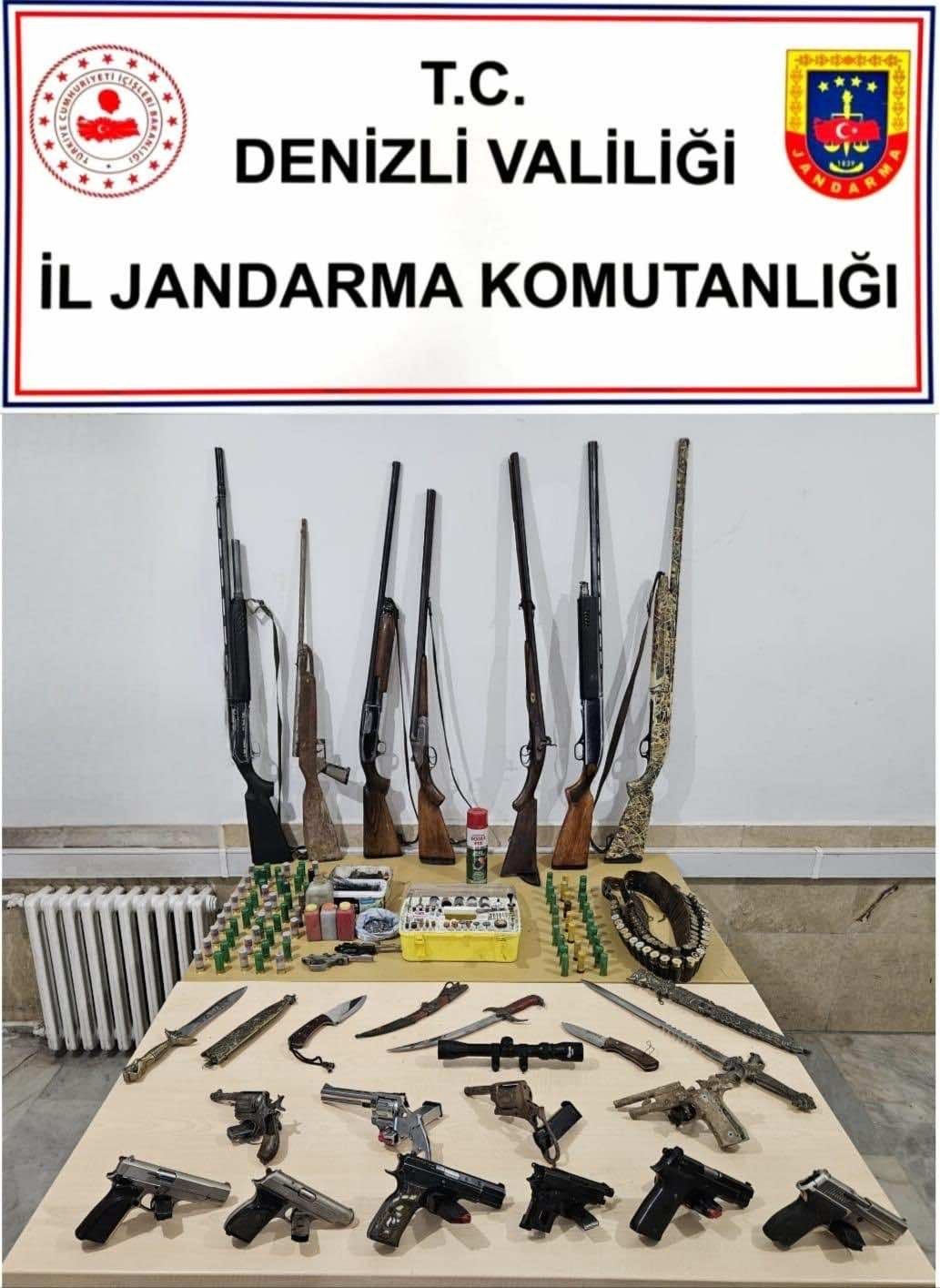 Jandarmadan Çivril’de kaçak silah operasyonu