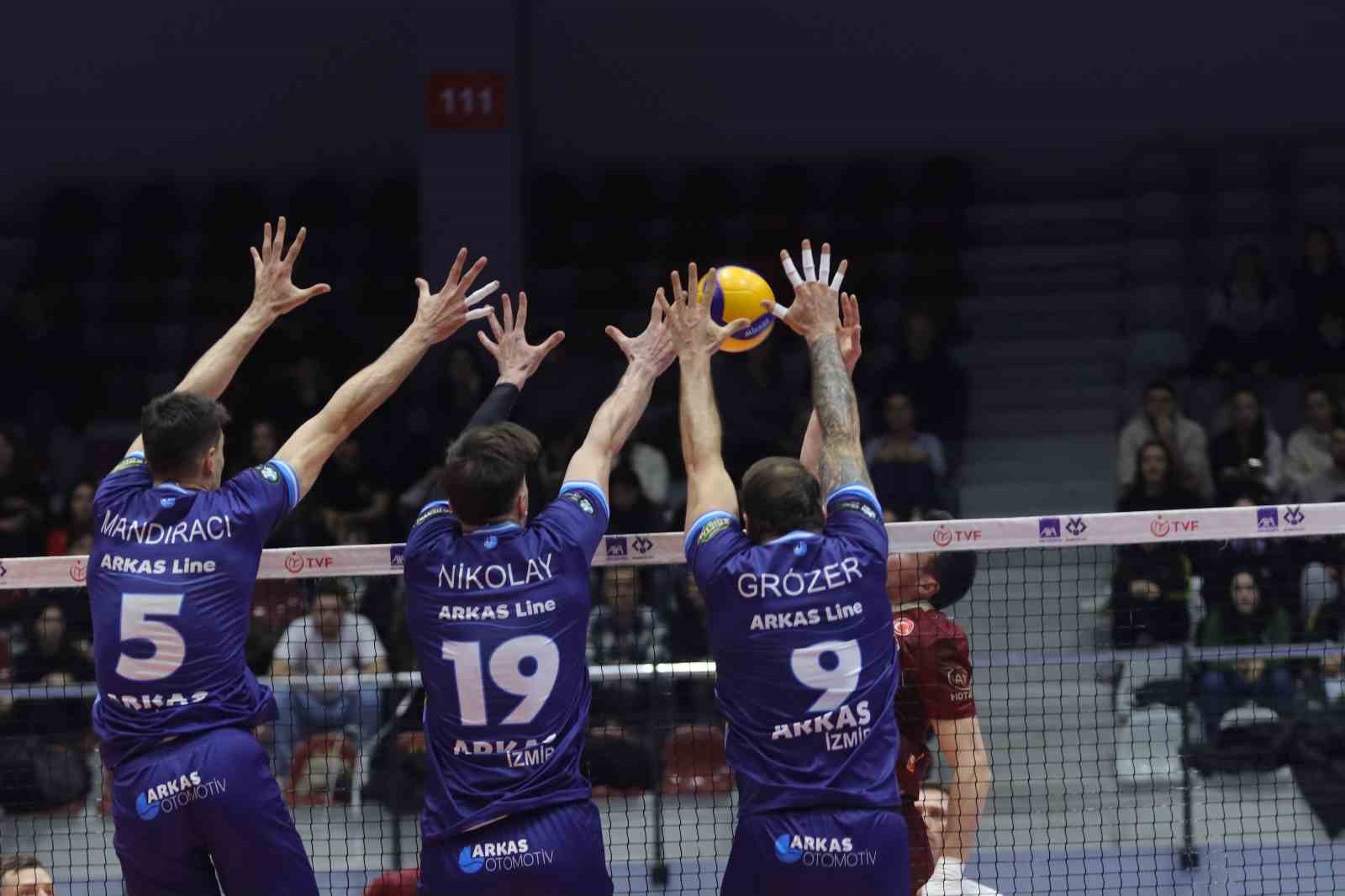 Kupa Voley: Arkas Spor: 3  – Galatasaray: 1