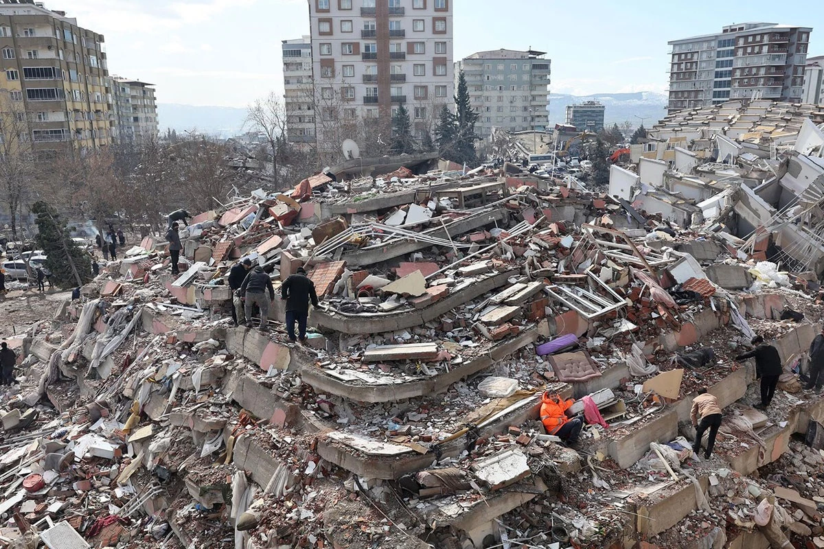 Türkiye’yi Yasa Boğan Depremlerin 1. Yılında Sanat Dünyası Anma Töreni Düzenledi