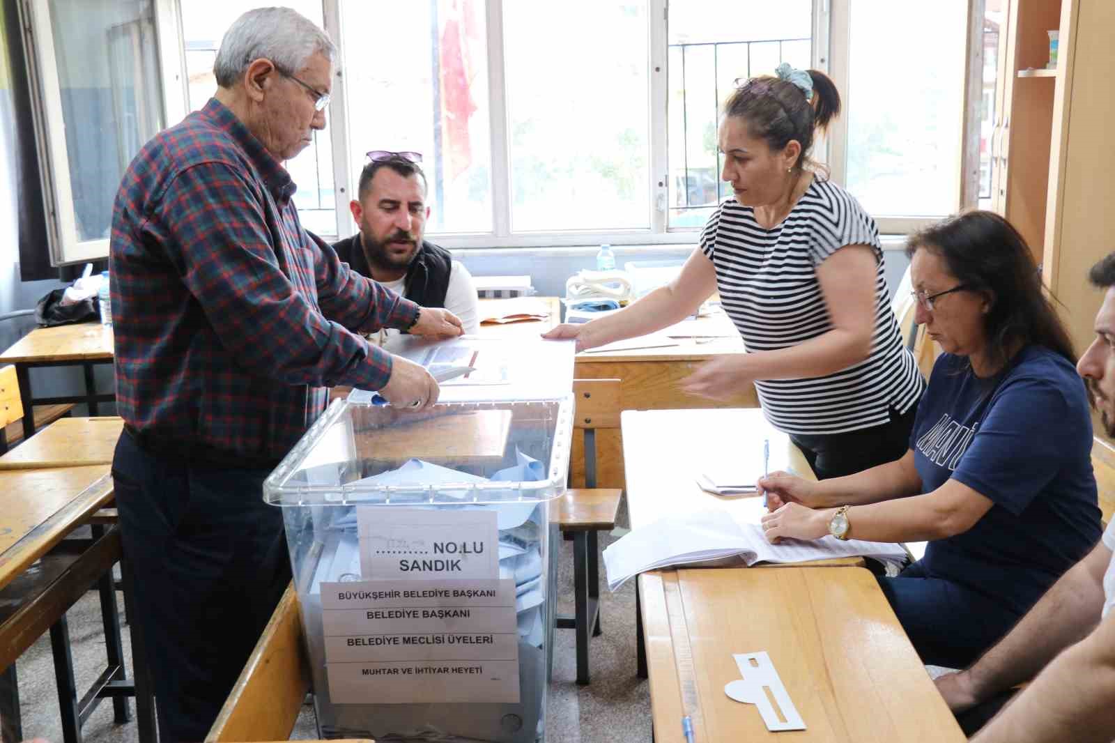 Denizli’de oy sayım işlemleri devam ediyor