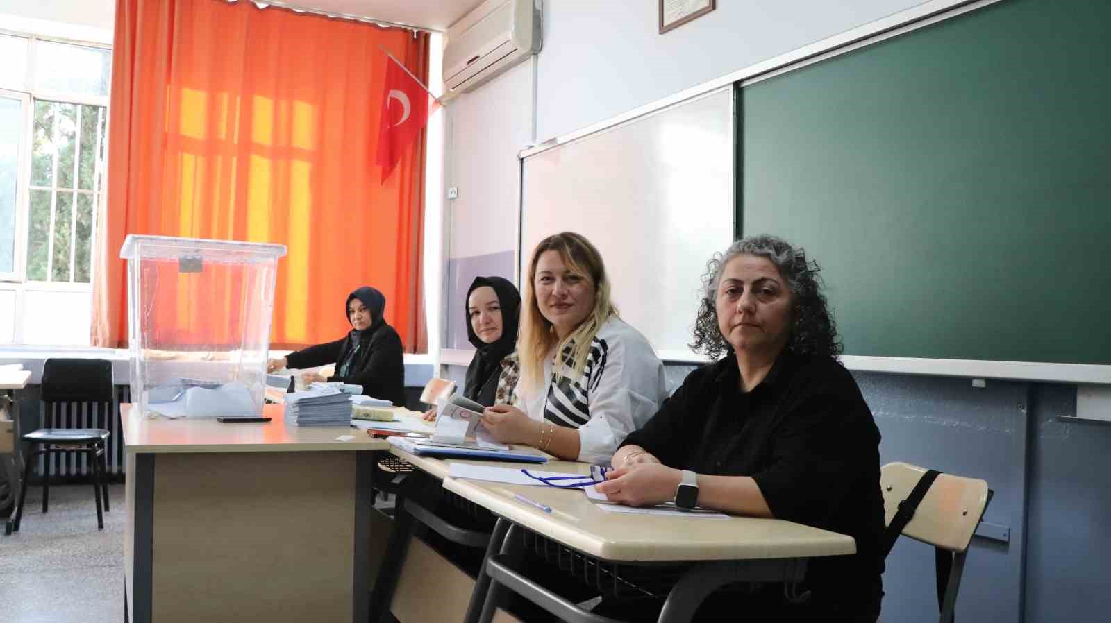 Denizli’de seçmenler oy kullanmaya başladı