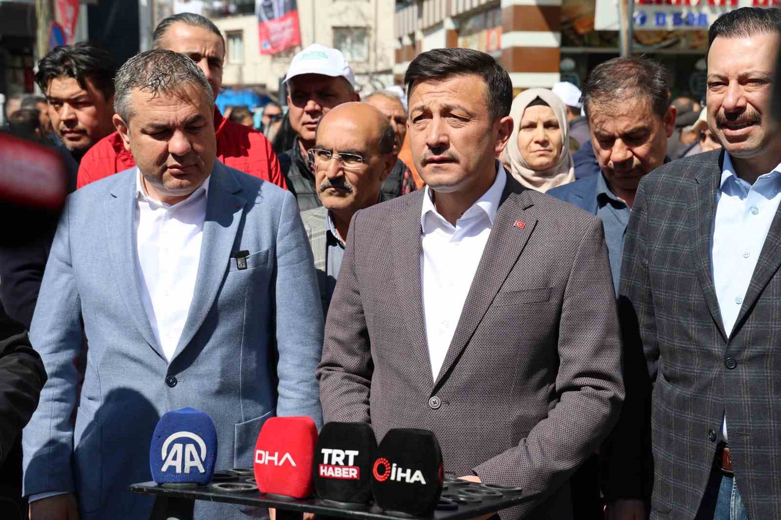 Hamza Dağ’dan Özgür Özel’e: “Seçim yaklaştıkça CHP’nin en kısa süreli genel başkanı olma korkusu var”