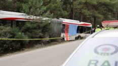 İzmir’de yolcuların olduğu belediye otobüsüne tır çarptı: 1 ölü, 4 yaralı