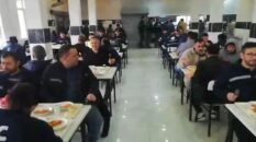Özelleştirilen termik santrallerin işçileri öğle yemeğinde eylem yaptı