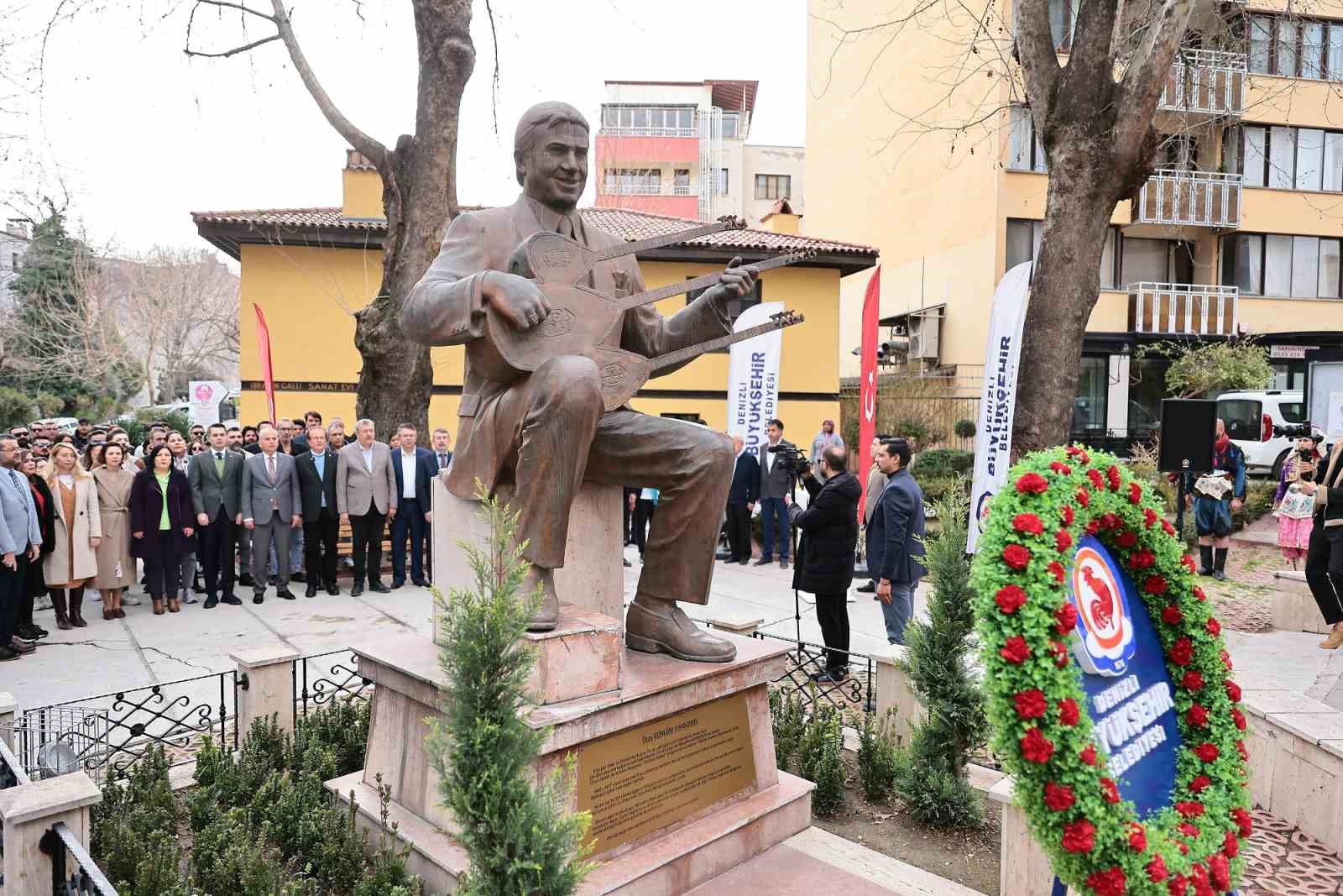 Usta halk ozanı Özay Gönlüm vefatının 24. yıl dönümünde de unutulmadı