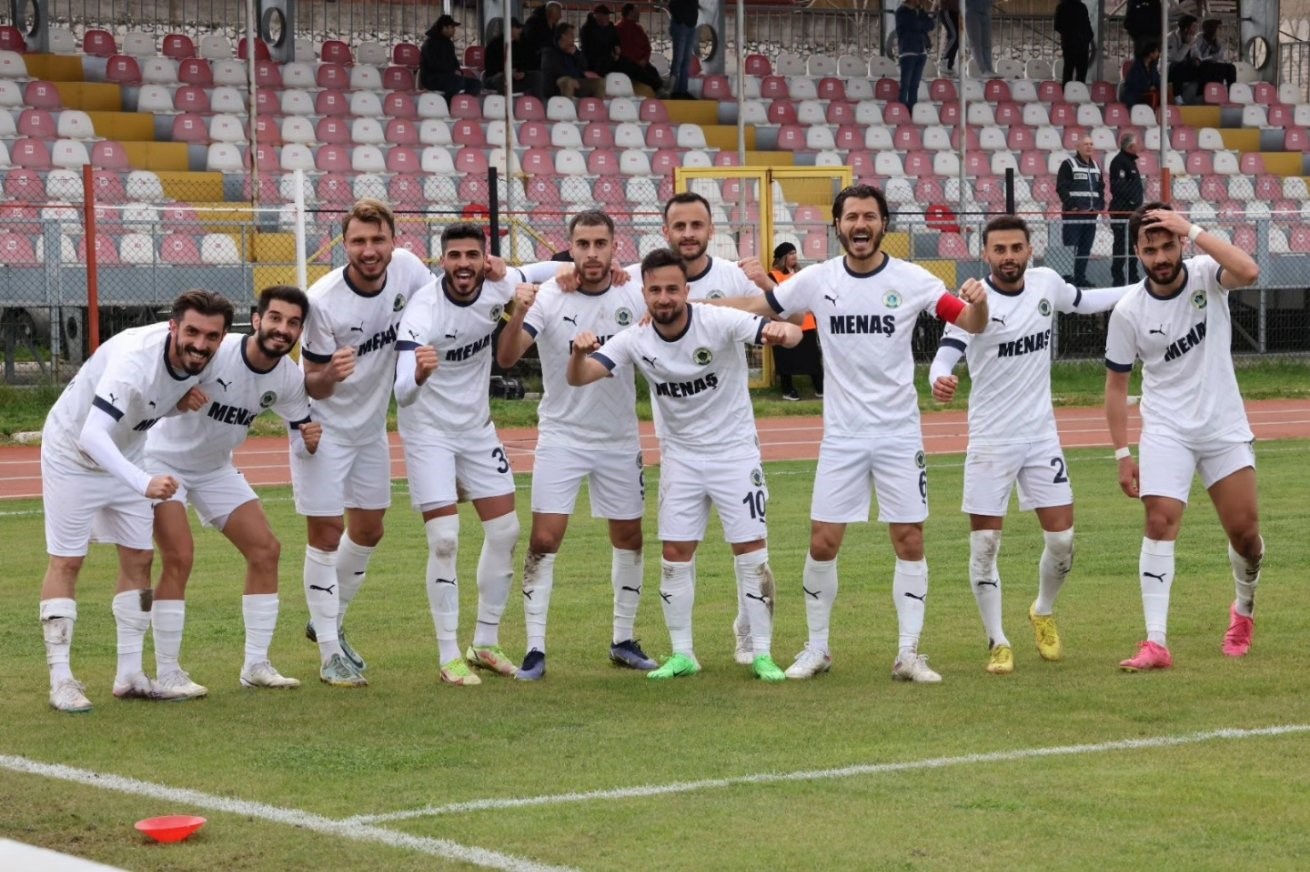 Yılmaz Vural yönetimindeki Menemen FK, play-off hattında