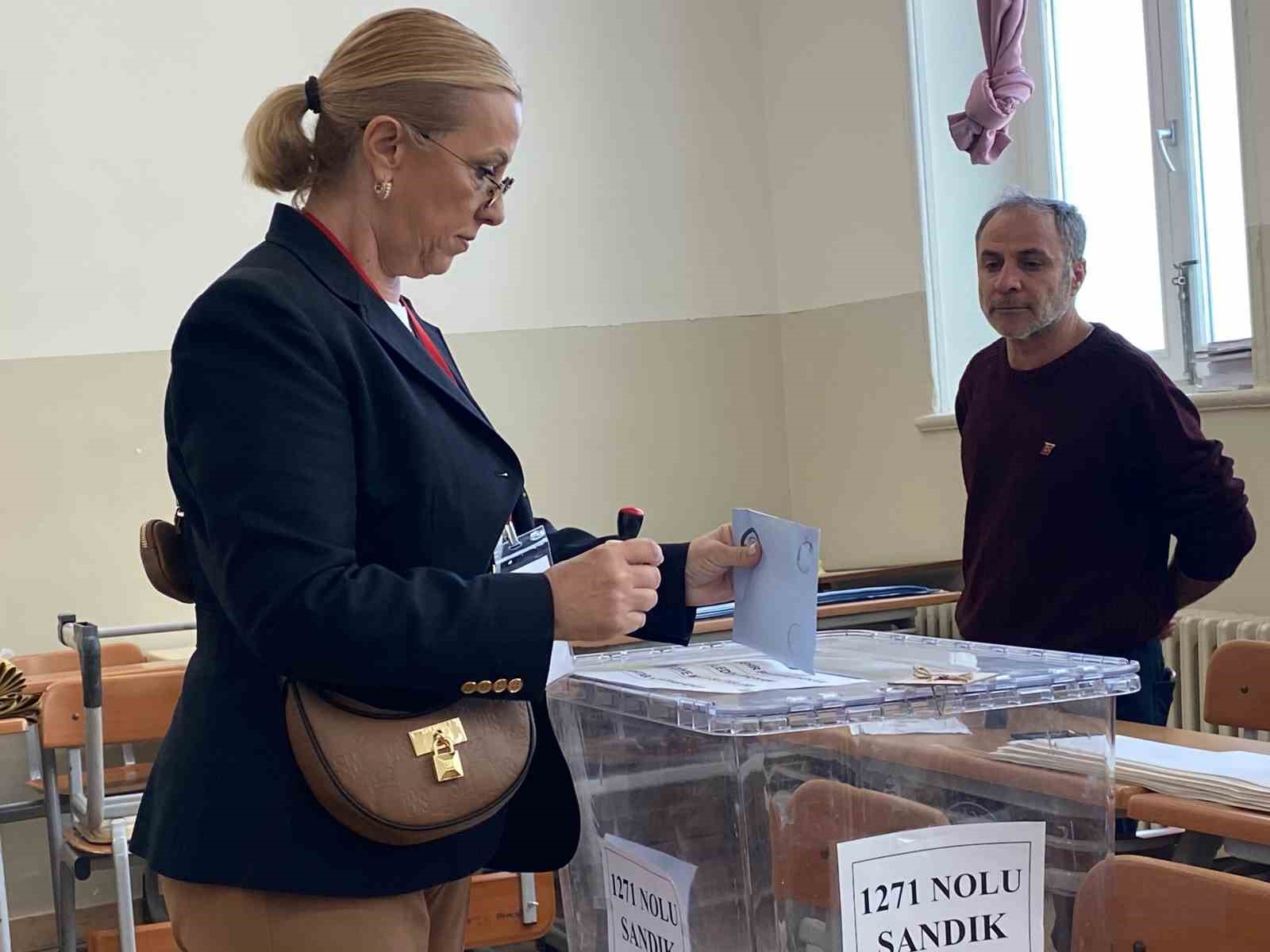 İzmir’de geçersiz oy sayısı 94 bin 435