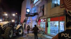Kutlama yapılan CHP ilçe binasının balkonu çöktü: 3’ü ağır 8 yaralı