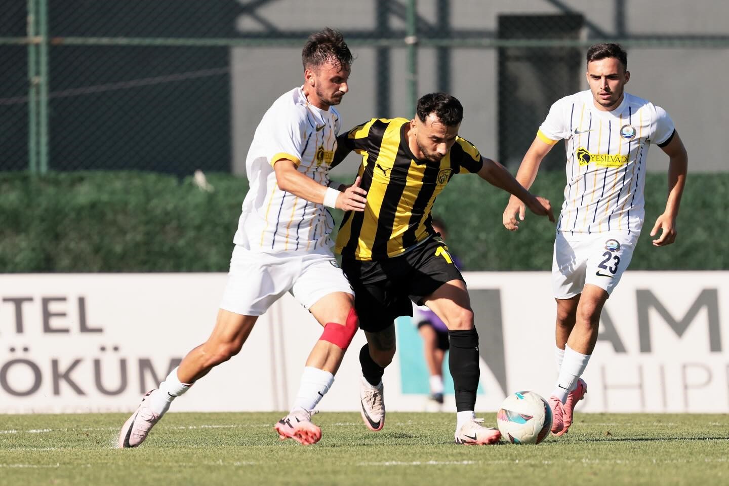 TFF  3 Lig: Aliağaspor FK: 1- Küçükçekmece Sinop Spor: 1