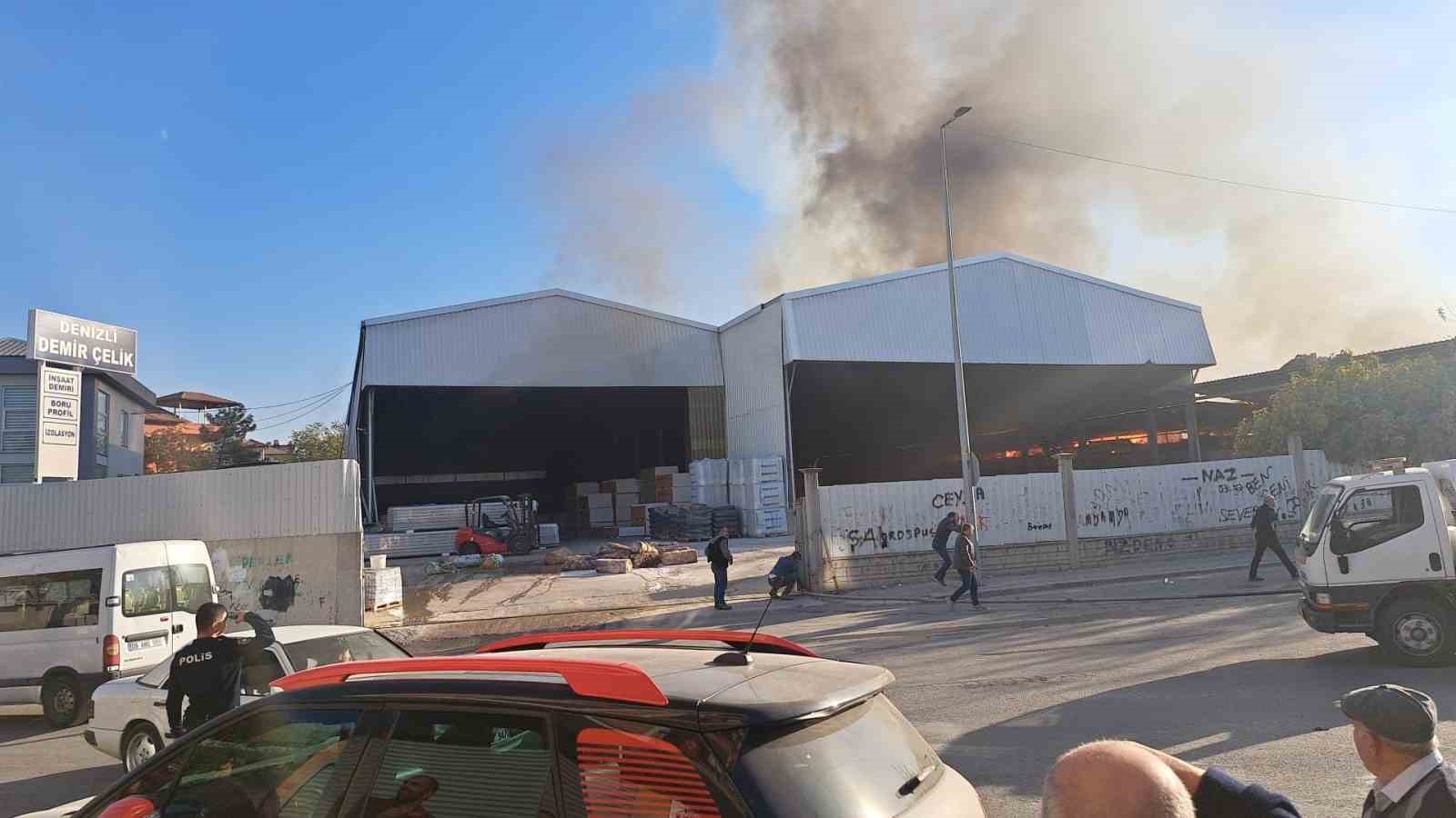 Denizli’de inşaat malzemesi fabrikasında yangın