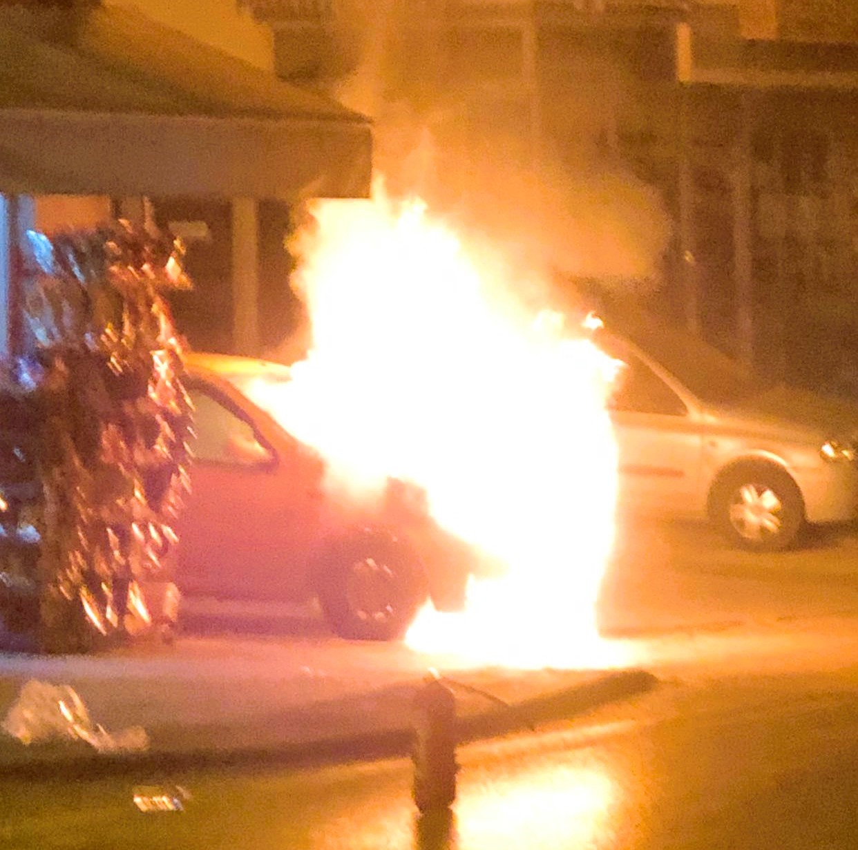 Denizli’de seyir halindeki Tofaş alev alev yandı